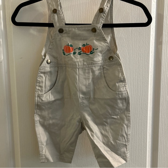College Classic baby size 6 months overalls with pumpkin decal - Picture 4 of 7